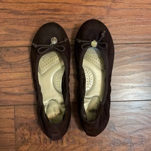 Brown dexflex comfort flats